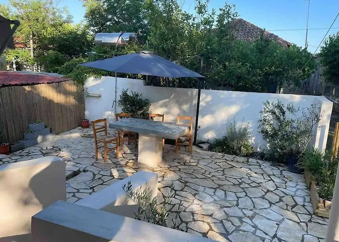Katakolo Stone-Paved Family Heaven
